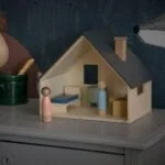 Mažas lėlių namas su baldais Sebra
